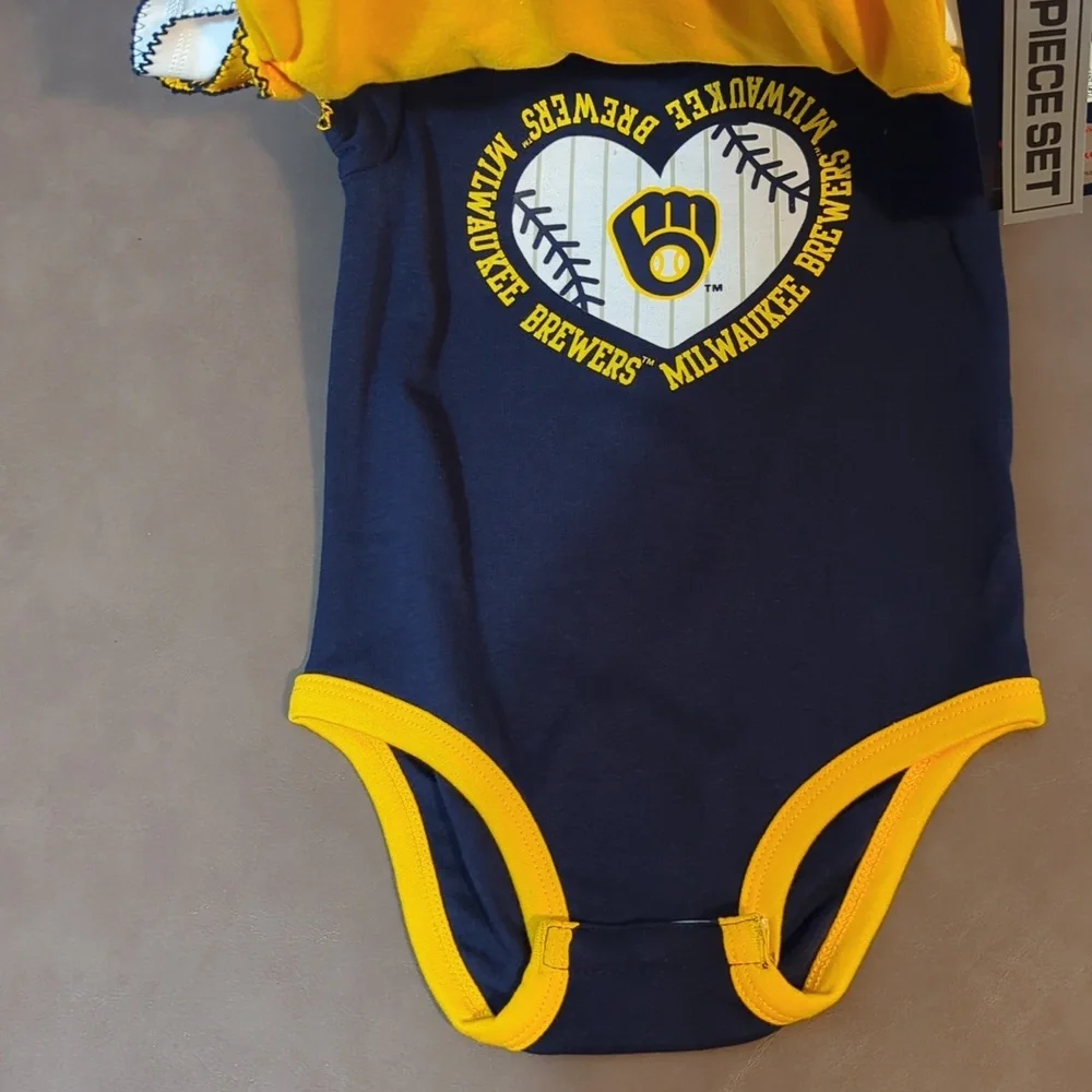 Genuine Merchandise Milwaukee Brewers Onesie Set of 3 Size 18 Months